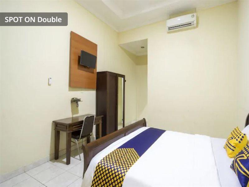 Super Oyo 3978 Hotel Danau Indah Bekasi Exterior foto